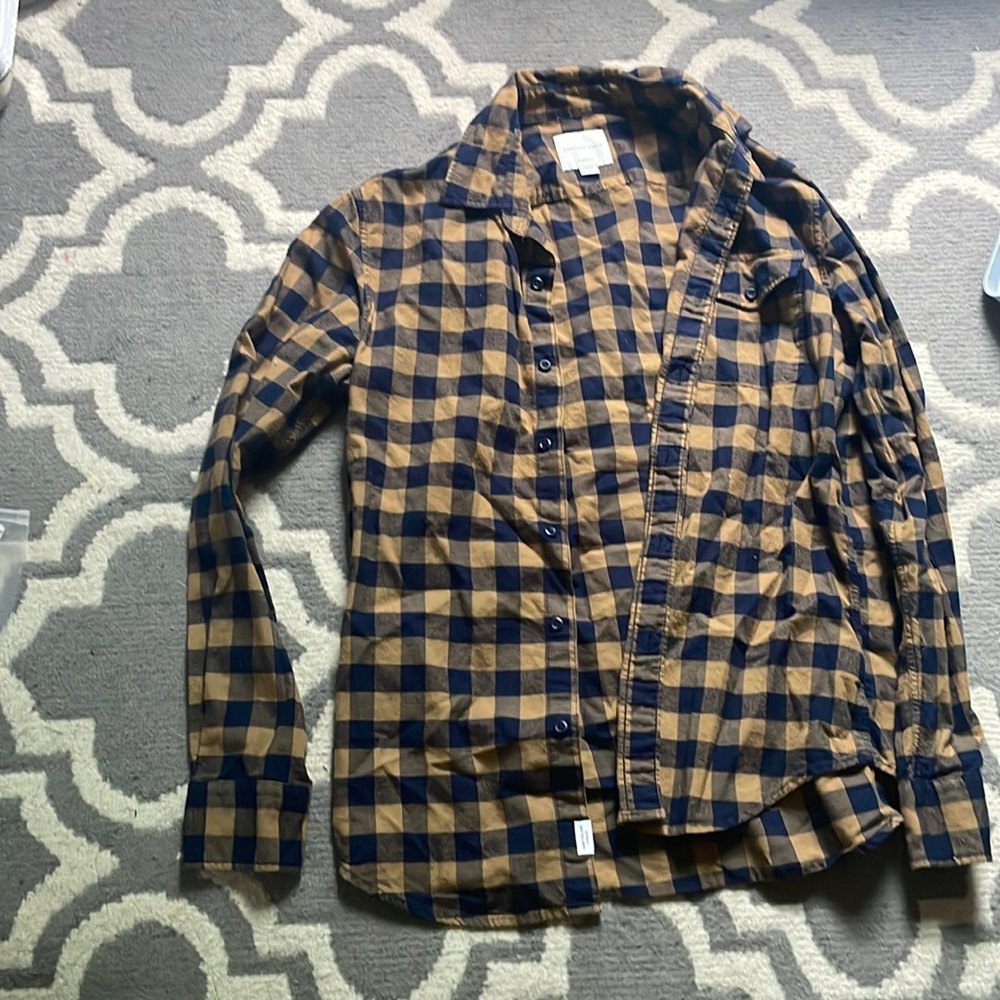 American Eagle outfitters navy and yellow flannel size small mens